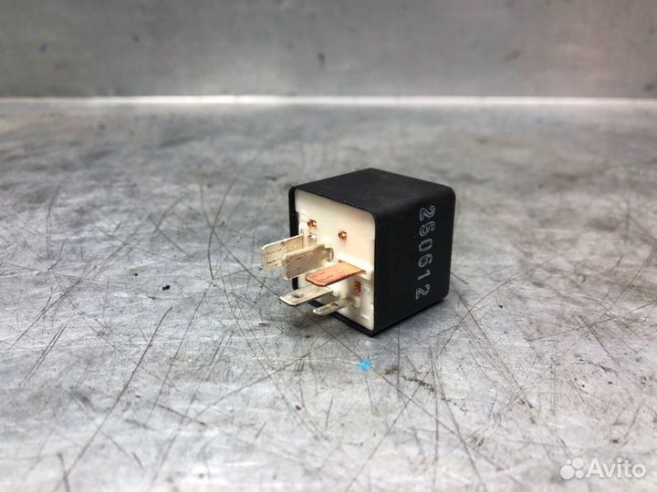 Реле Audi A4 B6 2000-2004 седан 1 2002 V38