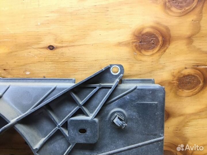 Диффузор радиатора Mazda Demio DY3W zjve 2005