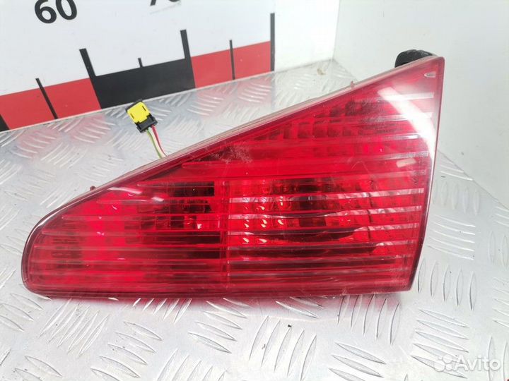 Фонарь крышки багажника правый Peugeot 607 рест