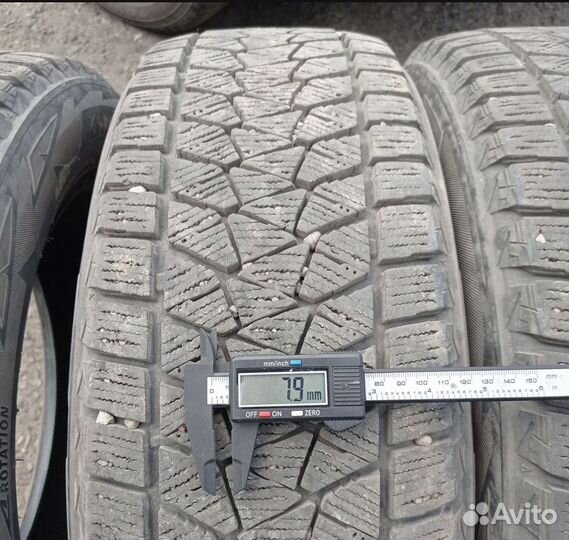 Bridgestone Blizzak DM-V2 215/60 R17