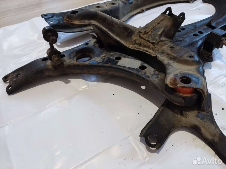 Подрамник передний с рычагами Toyota Corona EXiV