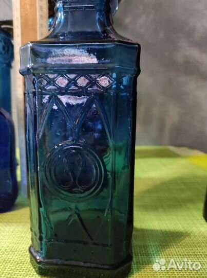 Цветное стекло бутылки
