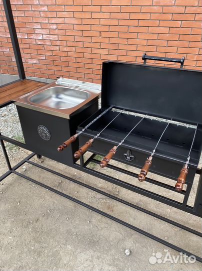 Мангальная зона с мойкой раковиной