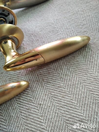 Межкомнатные дверные ручки + замки к ним