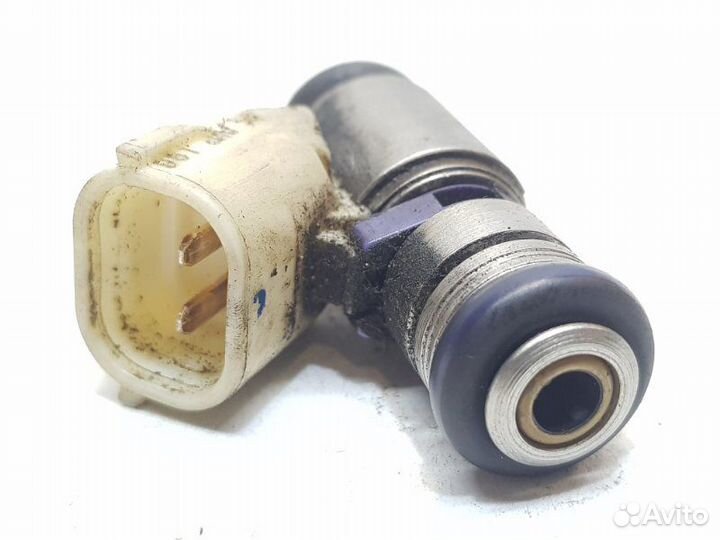 Форсунка топливная Seat Ibiza cggb 2011