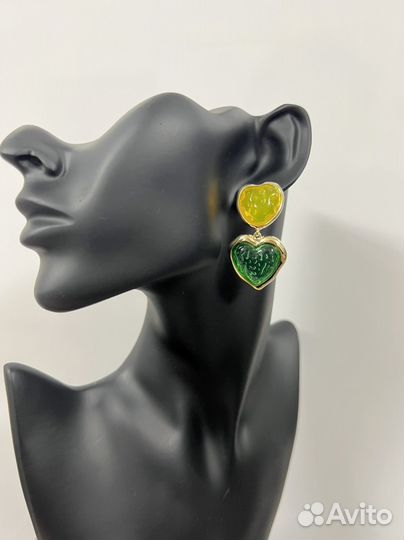 Бижутерия из металла и пластика с кристалами