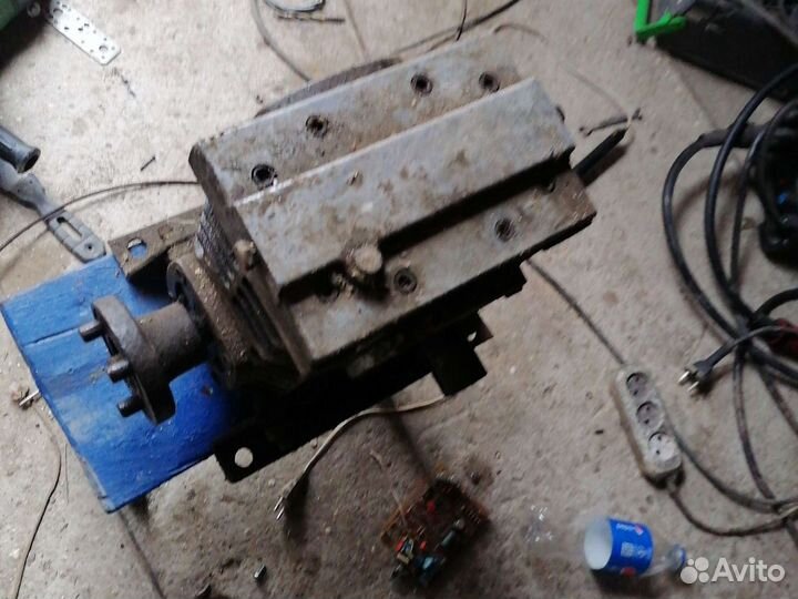 Электродвигатель с редуктором