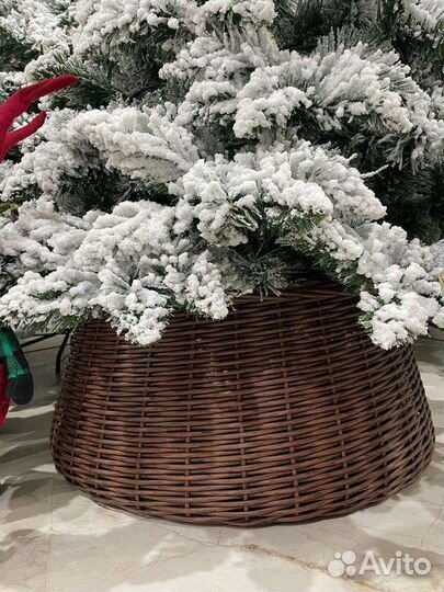 Подставка плетёная для ёлки