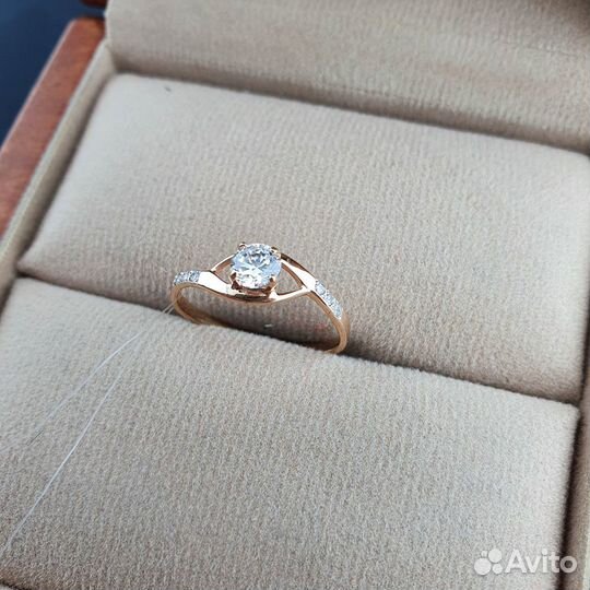 Кольцо из красного золота с фианитами