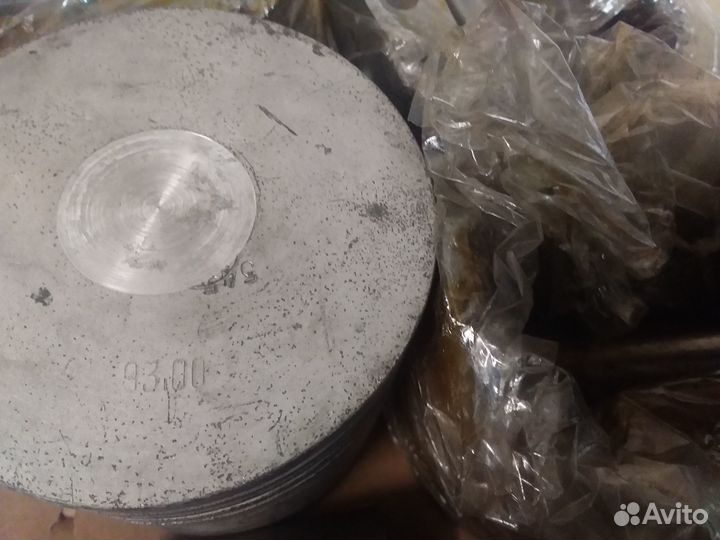 Поршни газ-21,24, УАЗ-469 размер 93,0 - 4 штуки