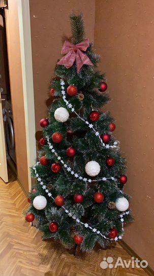 Елка искусственная (с шарами)