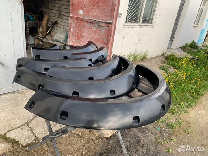 Расширители на Mitsubishi Pajero Sport 2