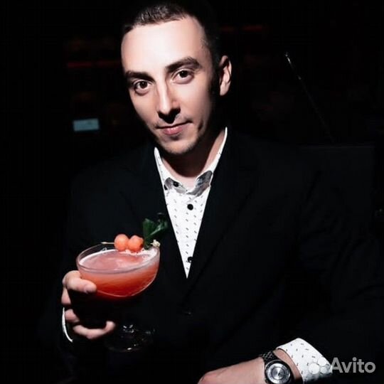 Бармен шоу, выездной бар, пирамида из бокалов