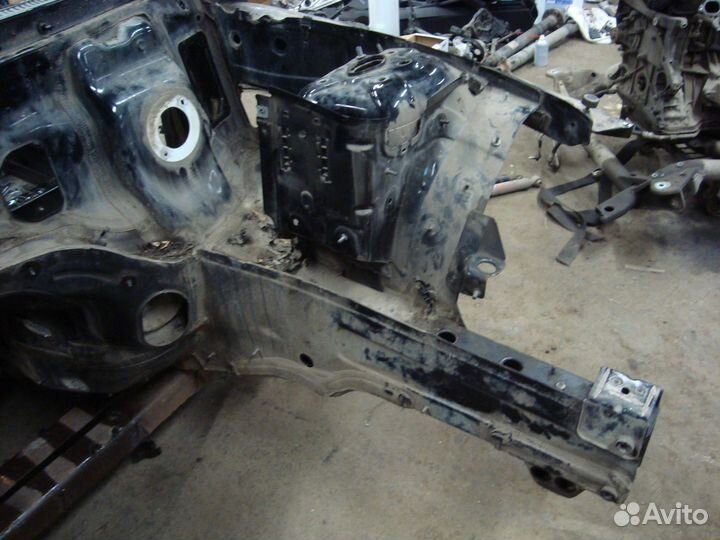 Четверть кузова передняя левая W204 M271