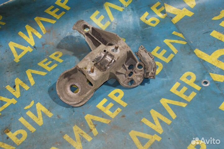 Кронштейн опоры двигателя Audi A4