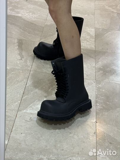 Balenciaga steroid boots на руках