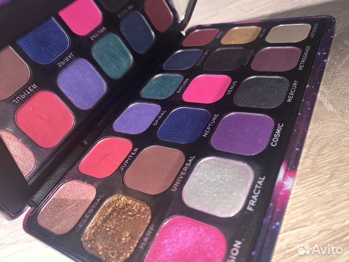 Тени Revolution Makeup