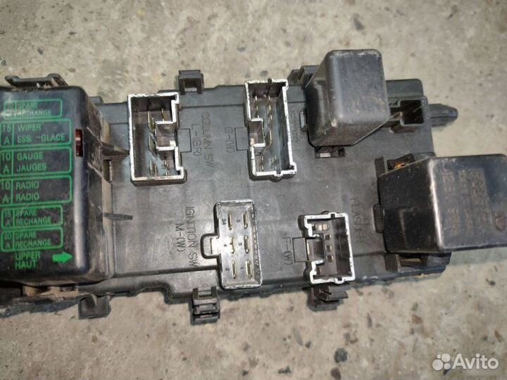 Блок предохранителей Mitsubishi Lancer 5 1988-1994