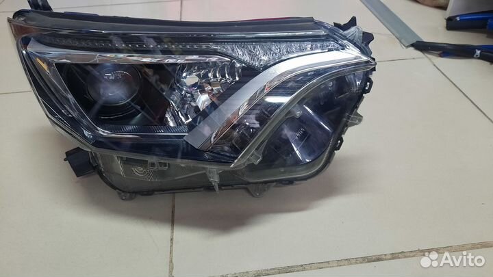 Фара передняя правая toyota rav 4 2017г Оригинал