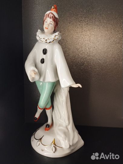 Статуэтка фарфор
