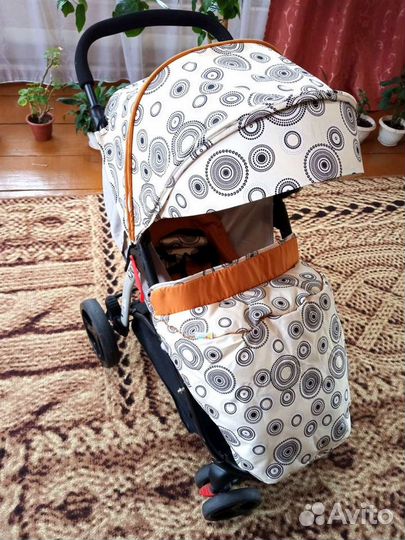 Прогулочная коляска