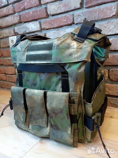 Бронежилет с пластинами в комплекте Мох