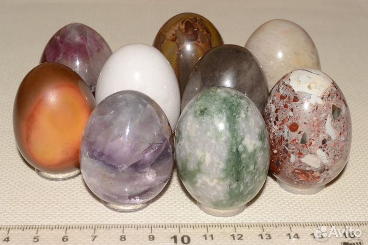 Кубы из змеевика и яйца из природного камня