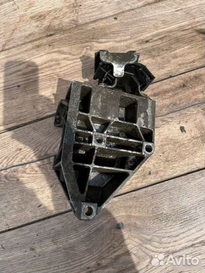 Кронштейн генератора Renault Megan 1 1.2