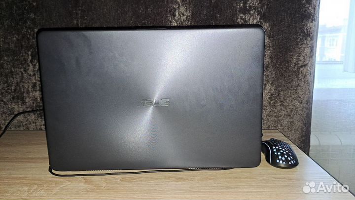 Ноутбук asus vivobook 17