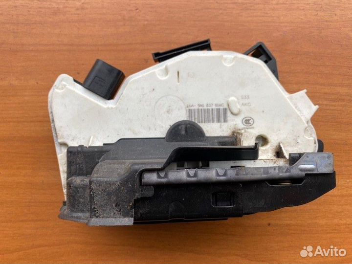 Замок двери передний правый Vw Tiguan cavd 2012