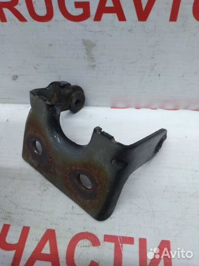 Петля двери багажника Chevrolet Trailblazer 2006