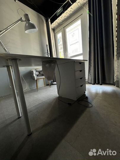 Маникюрный стол с вытяжкой бу