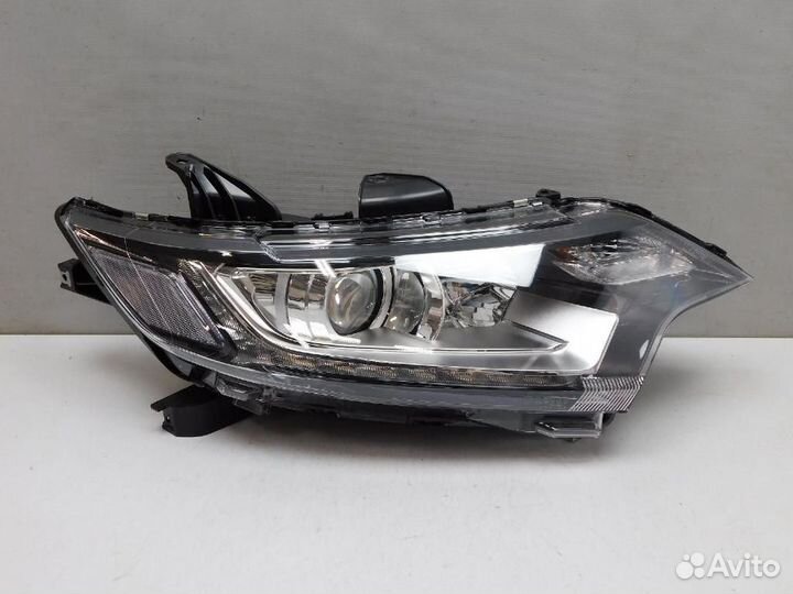 Фара правая Mitsubishi Outlander
