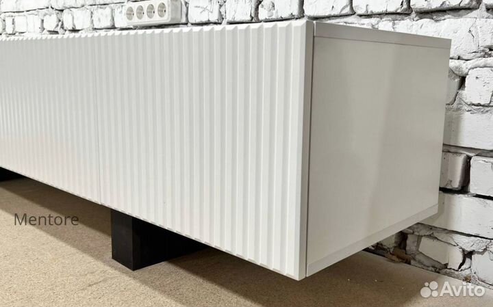 Тумба тв Bravo на опорах (1800х400х300 мм)