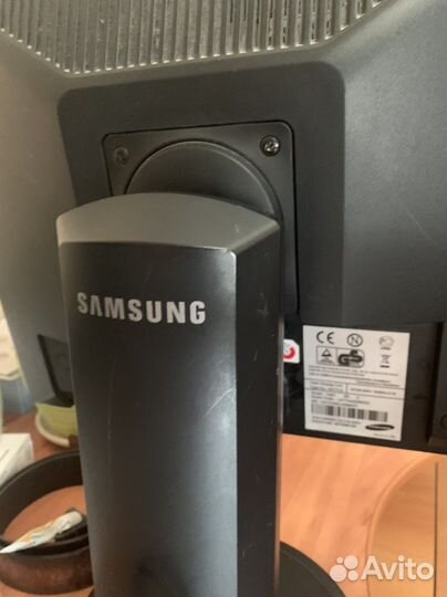 Монитор Samsung syncmaster740N
