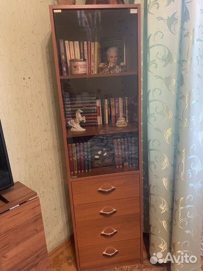 Книжный шкаф