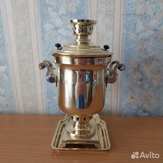 Сувенирный самоварчик с подносом и чашкой