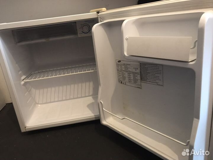 Холодильник маленький Samsung SG-06