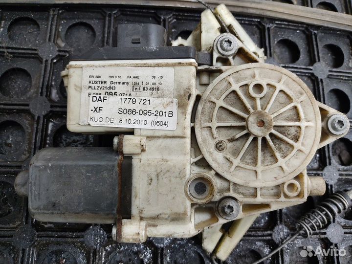 1779721 Моторчик стеклоподъемника левый Daf XF105