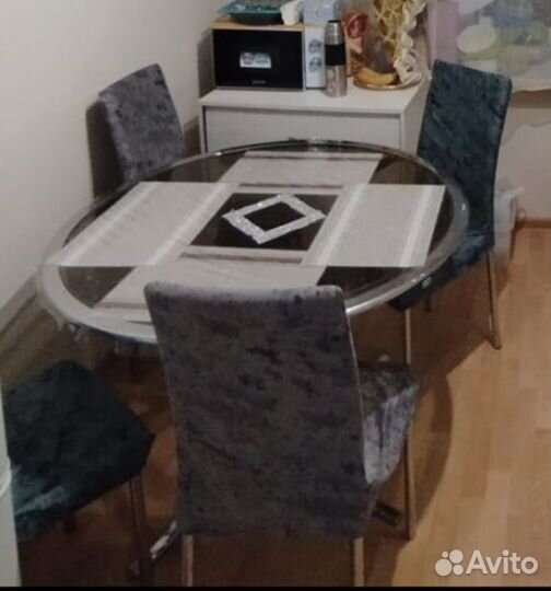 Стол круглый со стульями