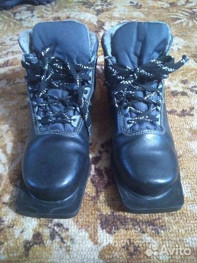 Лыжные ботинки