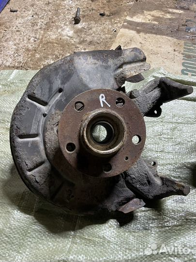 Кулак передний Skoda Fabia 2001г 1.4 AUB