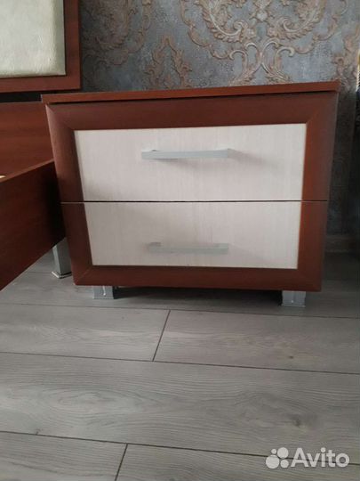 Тумба прикроватная