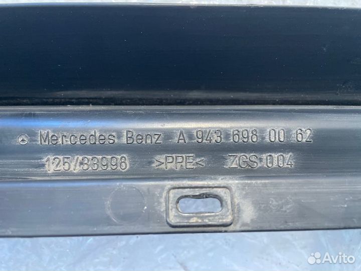 Накладка Mercedes-Benz