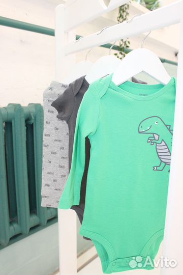 Комплект с динозаврами новый carters