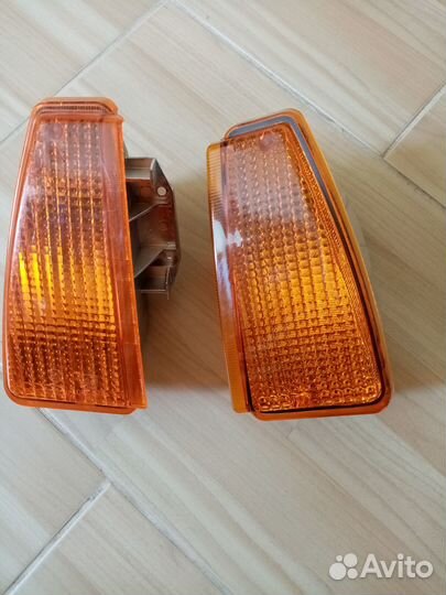 Указатель поворота на блок-фару 2108 правый желтый