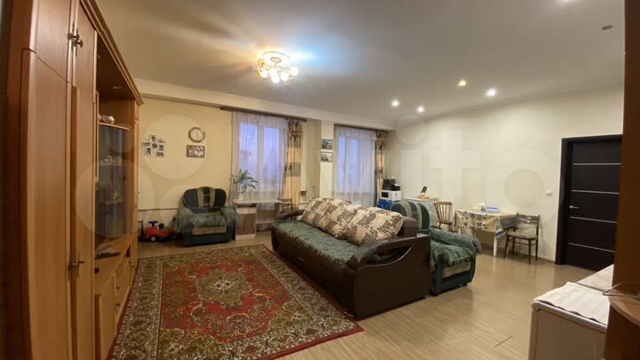 2-к. квартира, 71 м², 2/3 эт.