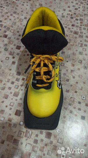 Лыжные ботинки
