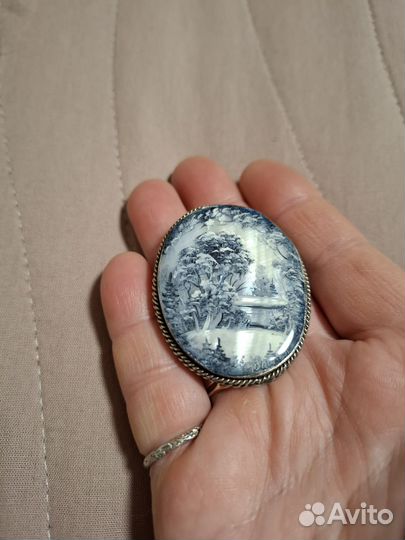 Брошь перламутровая 