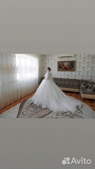 Свадебное платье со шлейфом 46 48 50
